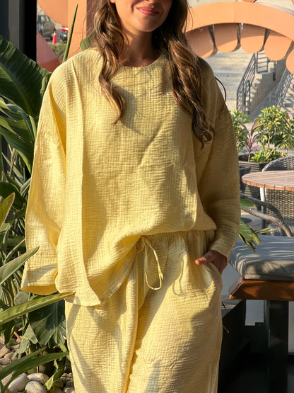Light bubbly set in yellow