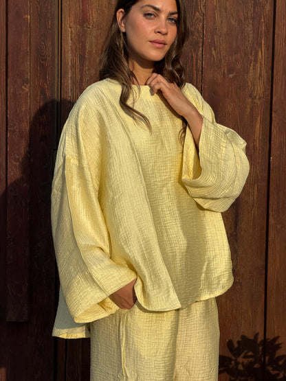 Light bubbly set in yellow