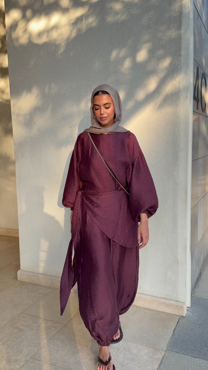 Zola set in Maroon