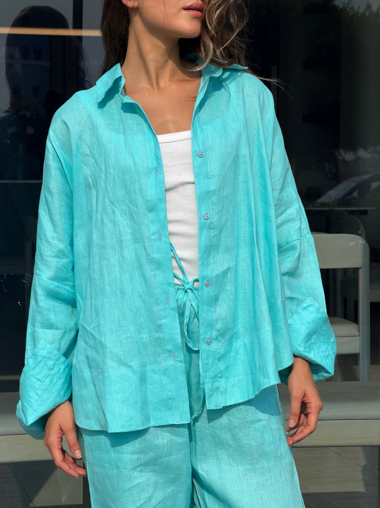 Linen round shirt in Aqua