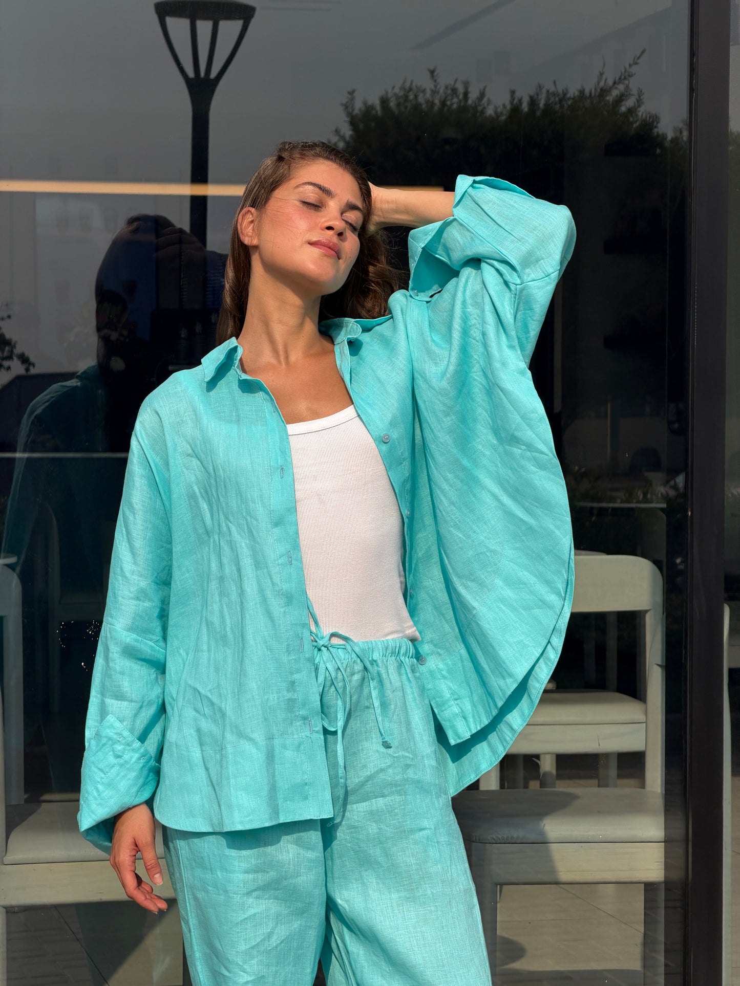 Linen round shirt in Aqua