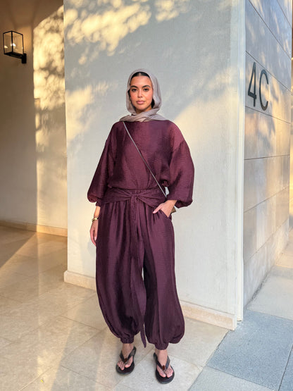 Zola set in maroon