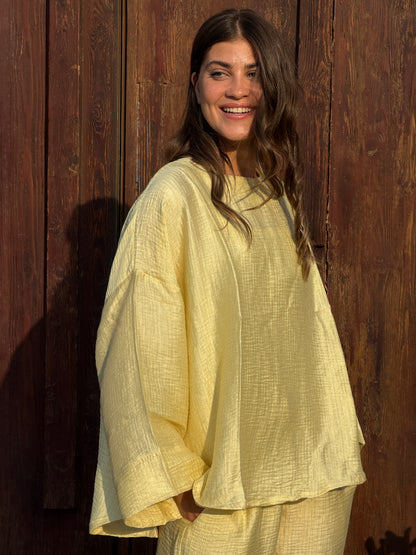Light bubbly set in yellow