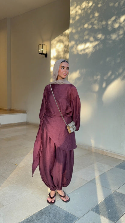 Zola set in Maroon