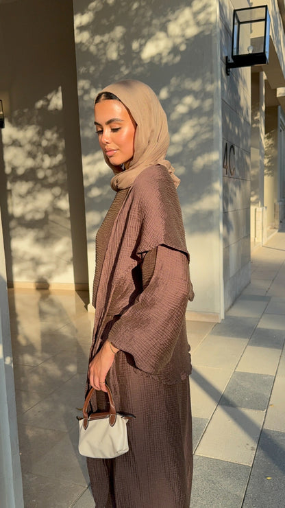 Zola set in Brown