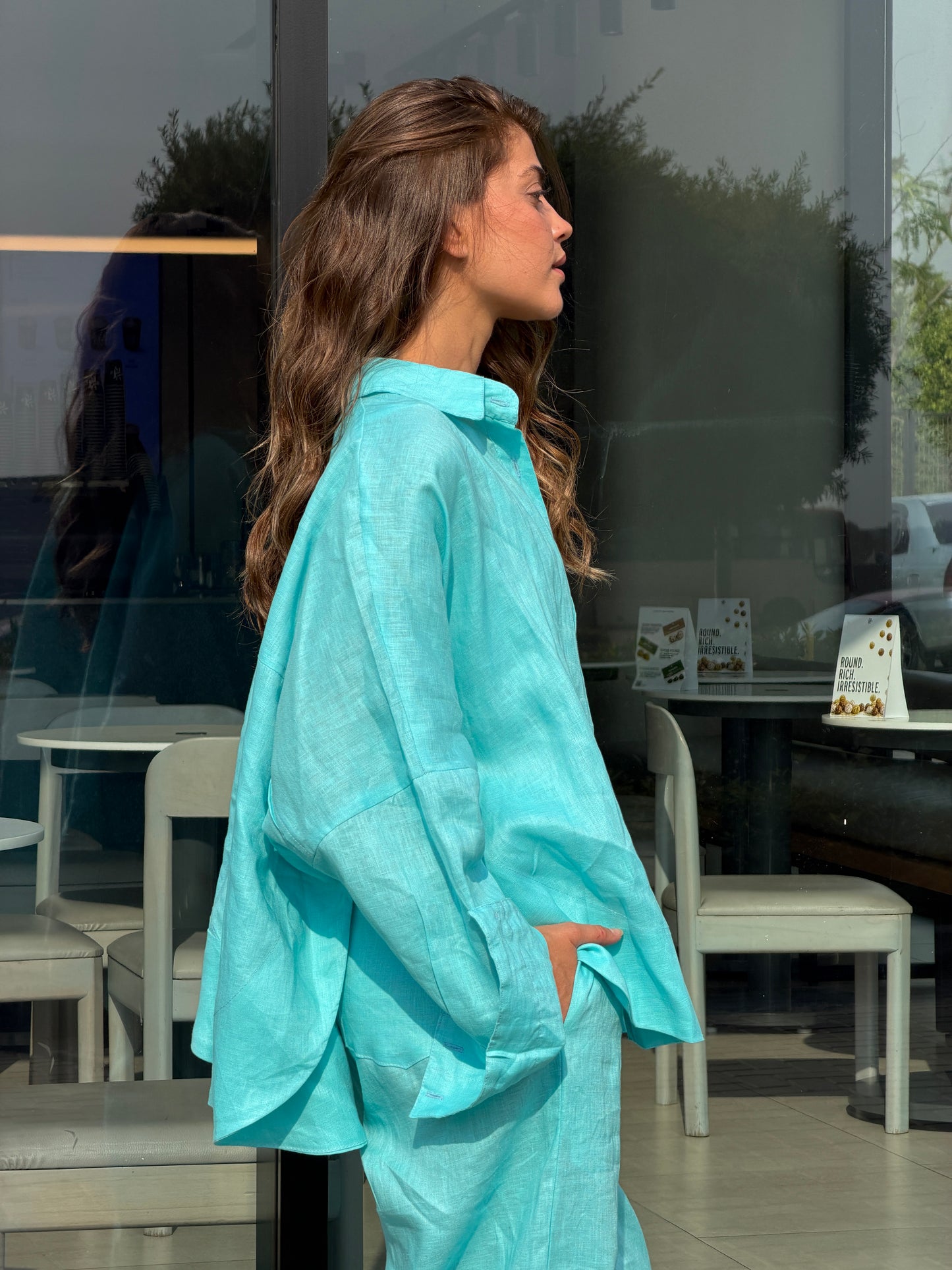 Linen round shirt in Aqua
