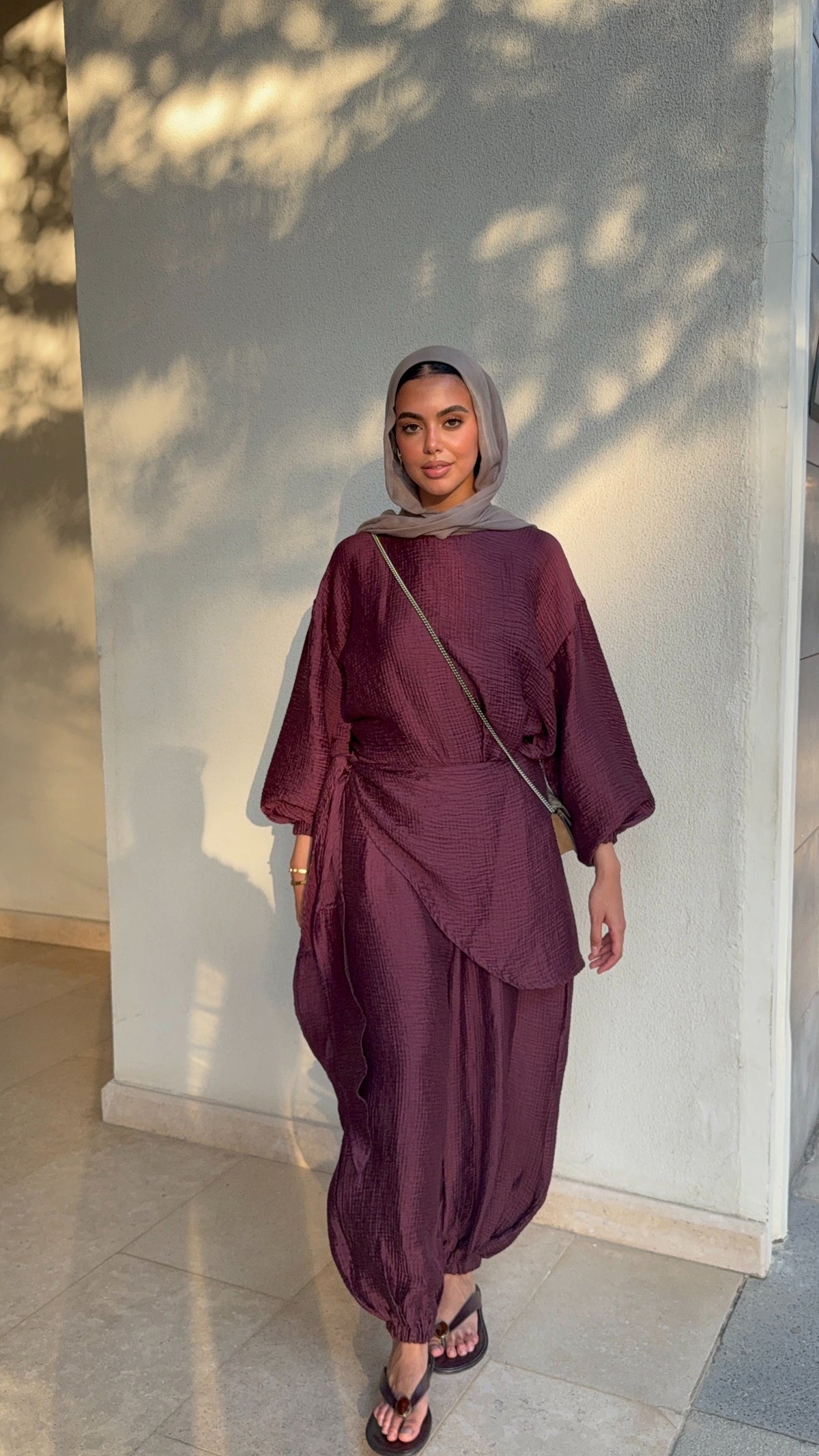 Zola set in Maroon
