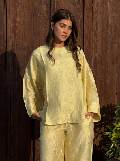 Light bubbly set in yellow