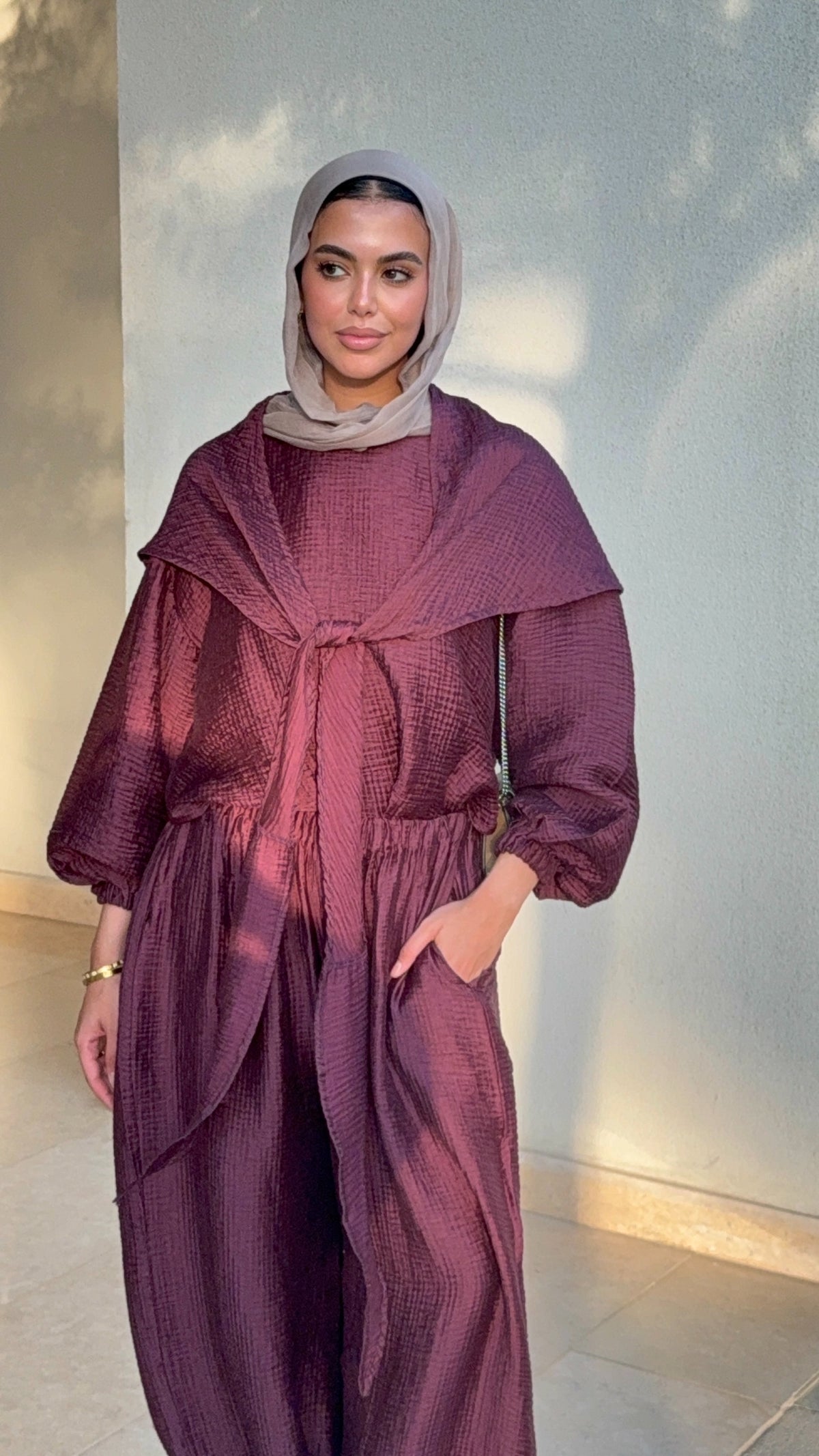 Zola set in Maroon