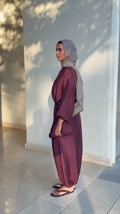 Zola set in Maroon
