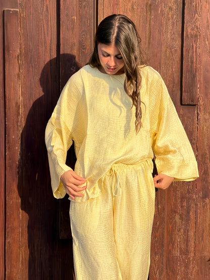 Light bubbly set in yellow