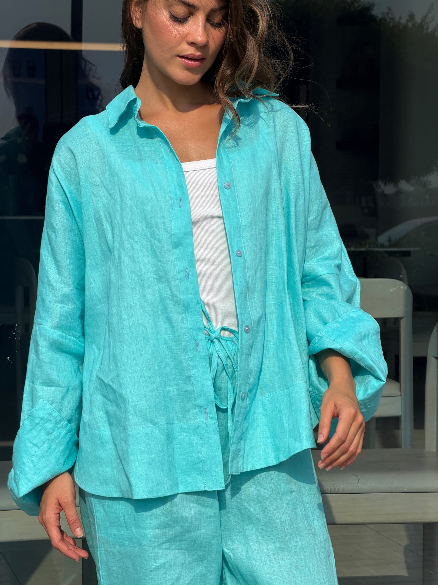 Linen round shirt in Aqua