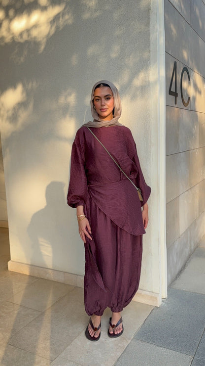 Zola set in Maroon