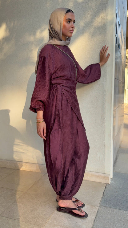 Zola set in Maroon