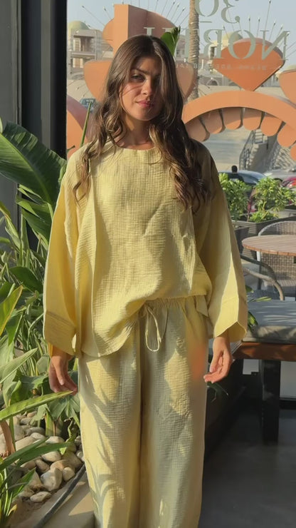 Light bubbly set in yellow